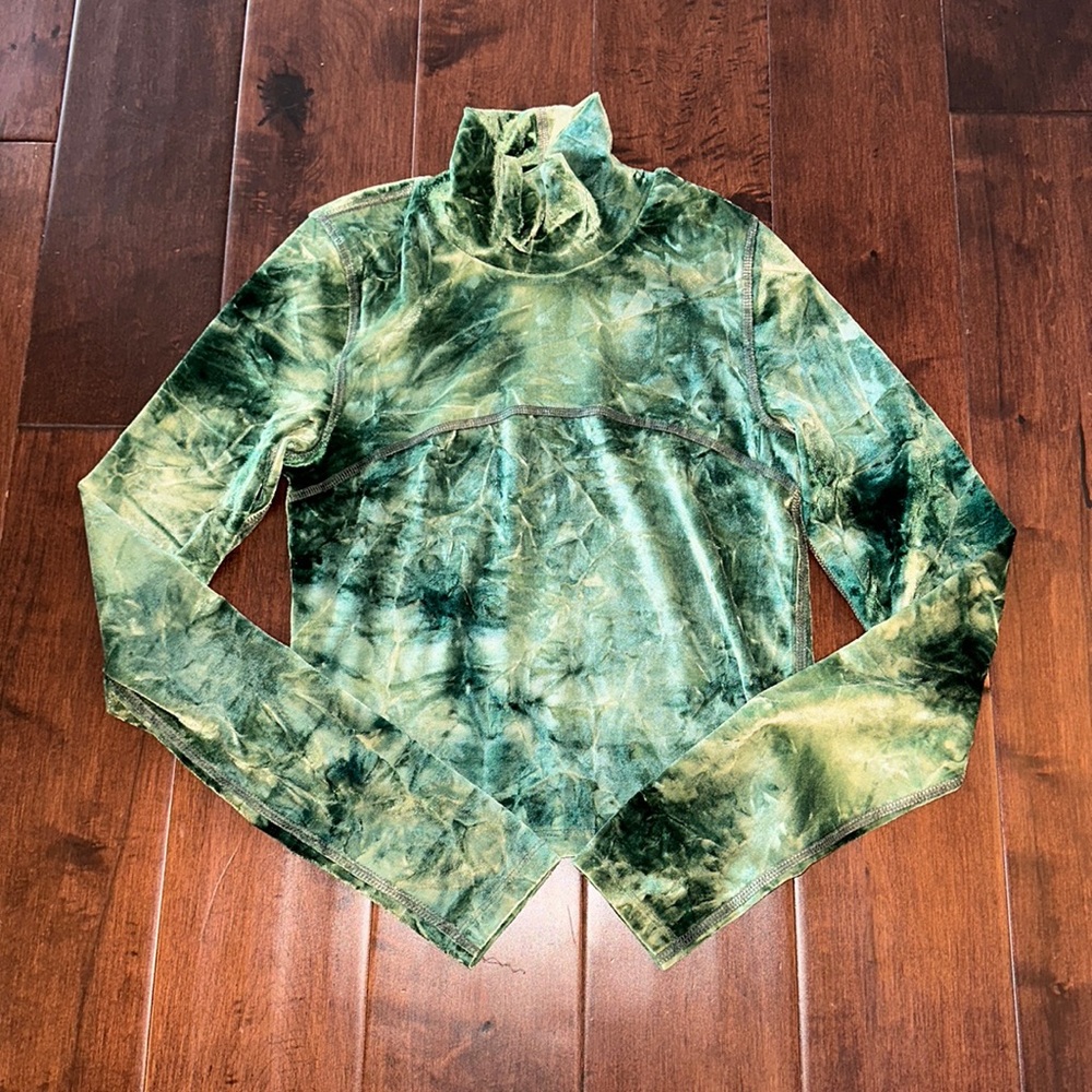 COPY - Velvet green tie dye turtleneck